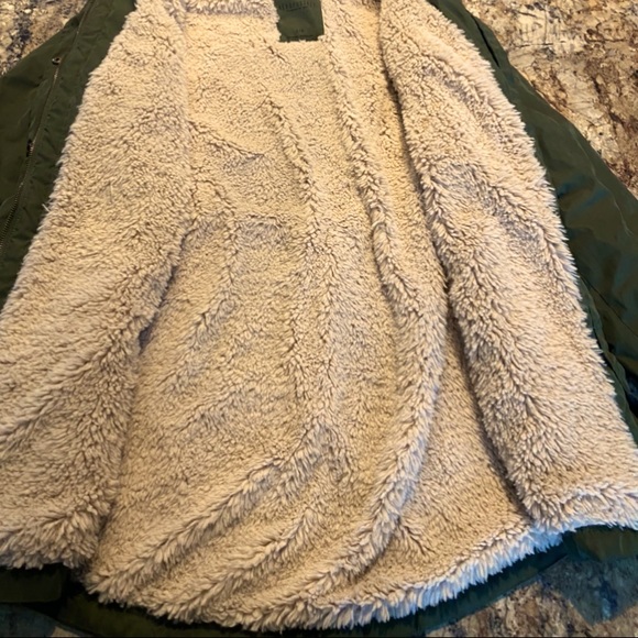 Aeropostale winter Jacket. Size Large, hardly worn. Great condition - Picture 6 of 7